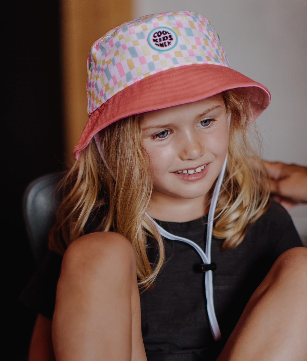 Bucket hat Neonati Pinky Square con cordino, eco-responsabile, certificato Oeko-Tex, dai 9 mesi, Cool Kids Only !