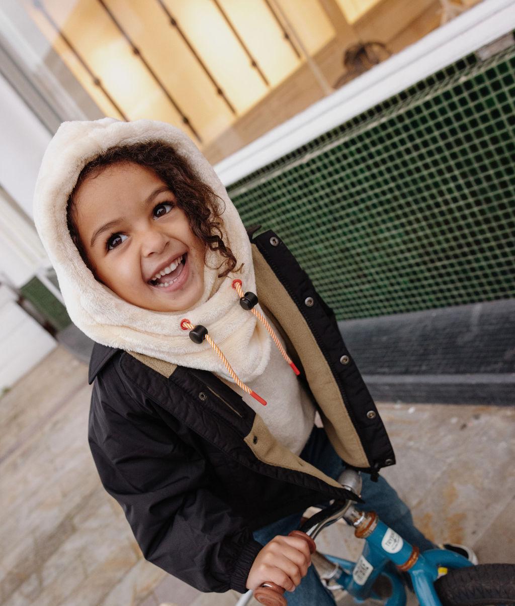 Passamontagna in pile Warmy Cream indossato da una bambina - foto lifestyle - Hello Hossy