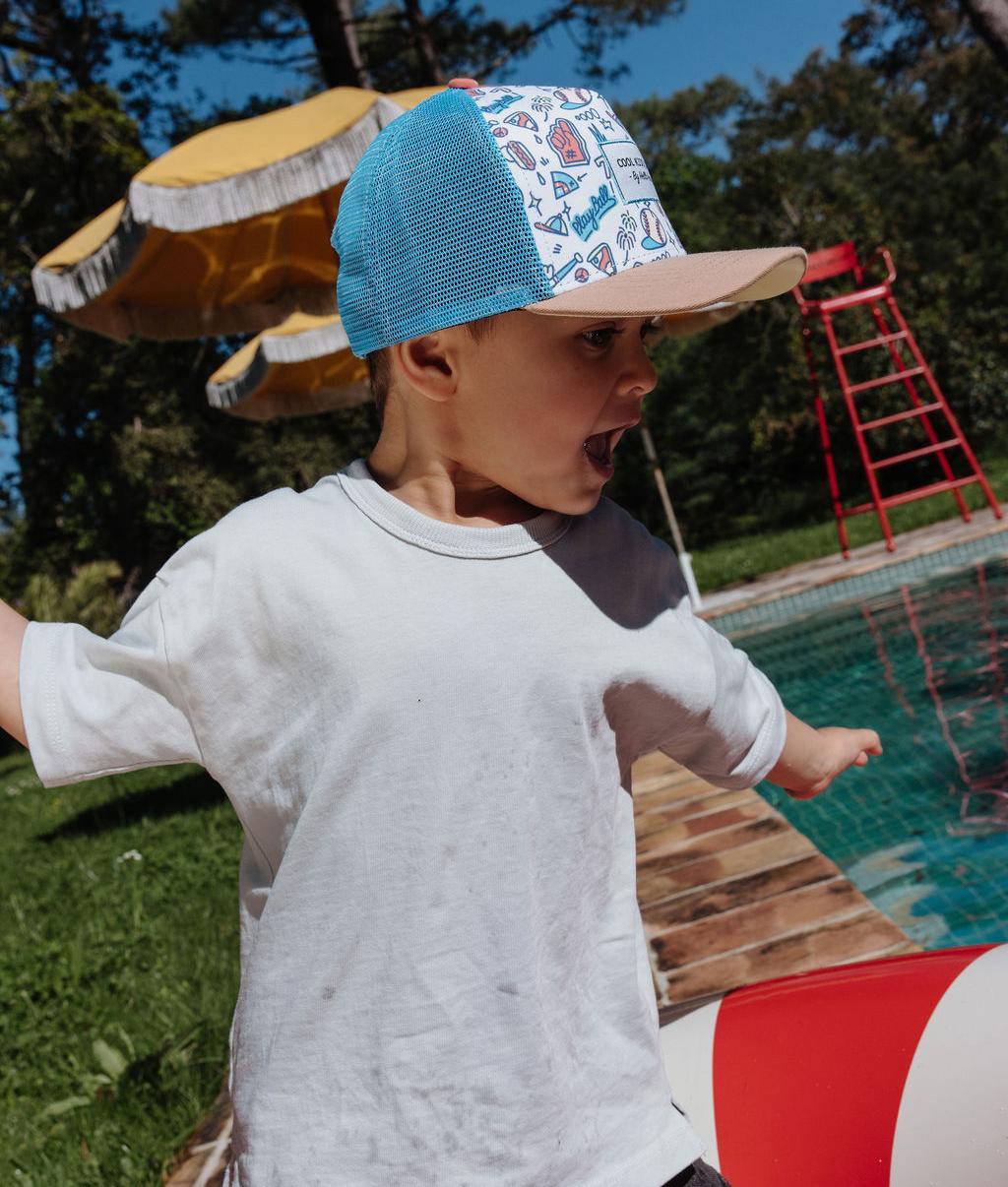 Cappellino bambino trucker stampato baseball, visiera beige, indossato, Hello Hossy