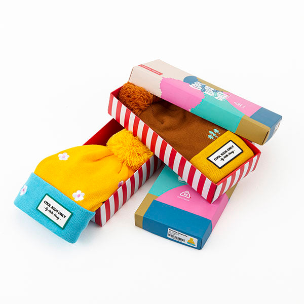 Berretto bambino marrone pompon rosso con berretto bambino giallo fiori Hello Hossy