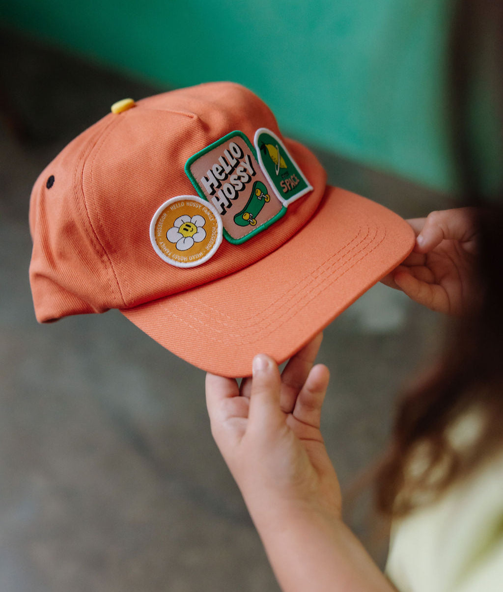 Cappellino bambino arancione patch skate visiera curva Hello Hossy