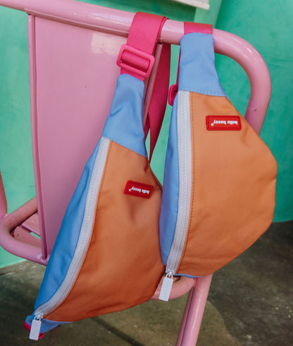 Marsupio bambino bicolore blu arancione zip bianco cinghia rosa Hello Hossy