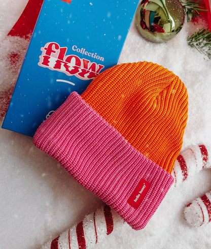 Berretto bambino arancione e rosa con bordo risvoltato ed etichetta cucita Hello Hossy