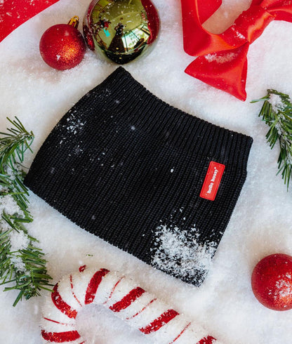Snood per bambini nero in maglia a coste con etichetta rossa Hello Hossy