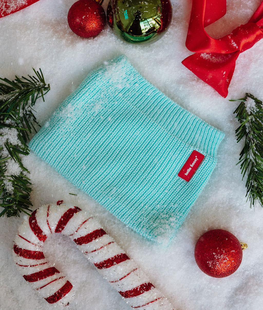 Snood bambino blu in maglia a coste con etichetta rossa Hello Hossy