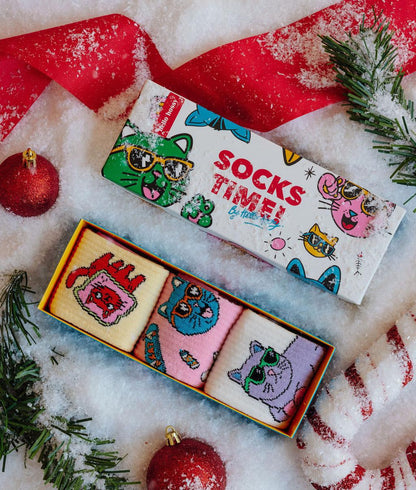 Set di calzini per bambini con motivi di gatti colorati, tre paia in confezione regalo Hello Hossy
