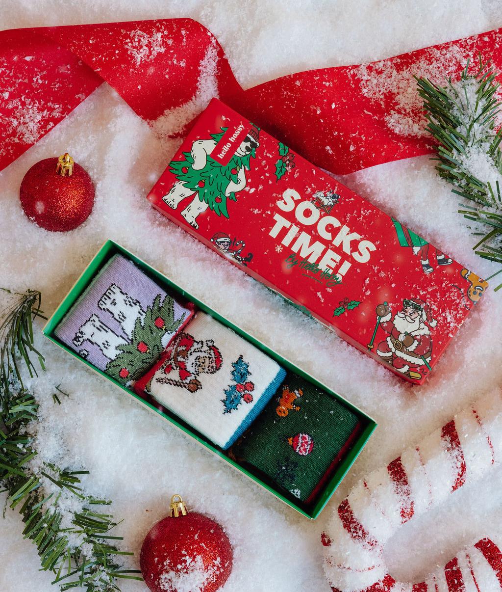 Set di calzini per bambini con motivi natalizi, tre paia, confezione rossa Hello Hossy