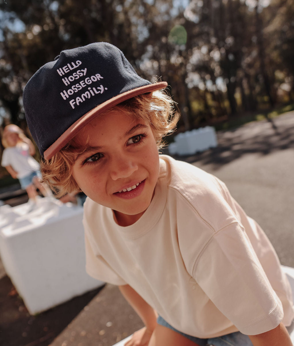 Cappellino bambino blu marrone ricamo Hello Hossy Hossegor Family Hello Hossy