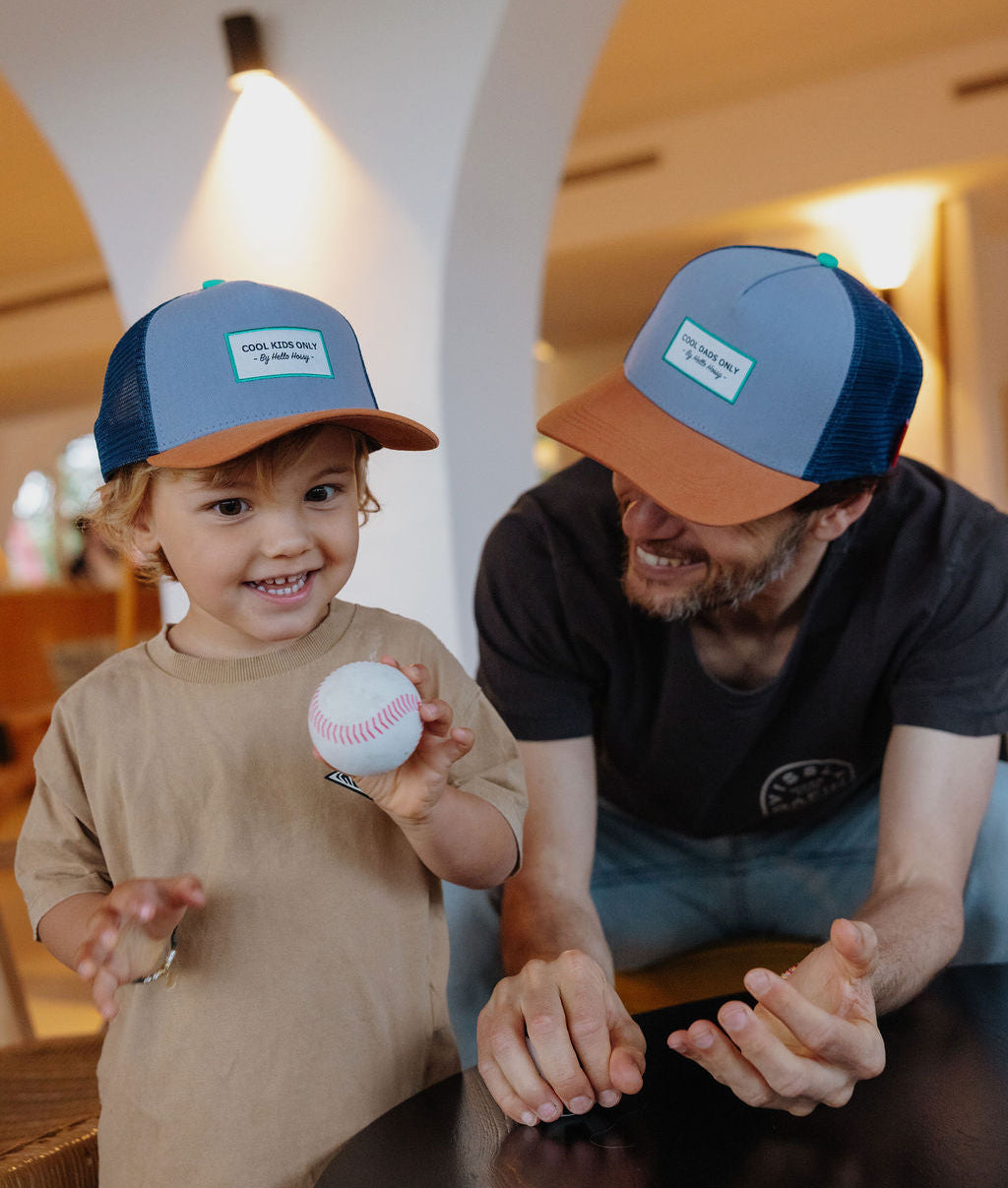 Duo papà bambino cappellini blu patch testo visiera curva Hello Hossy