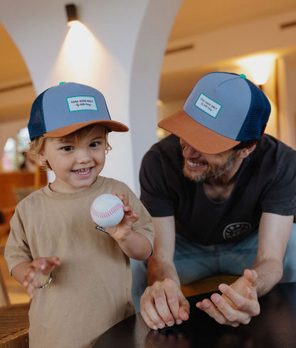 Duo papà bambino cappellini blu patch testo visiera curva Hello Hossy