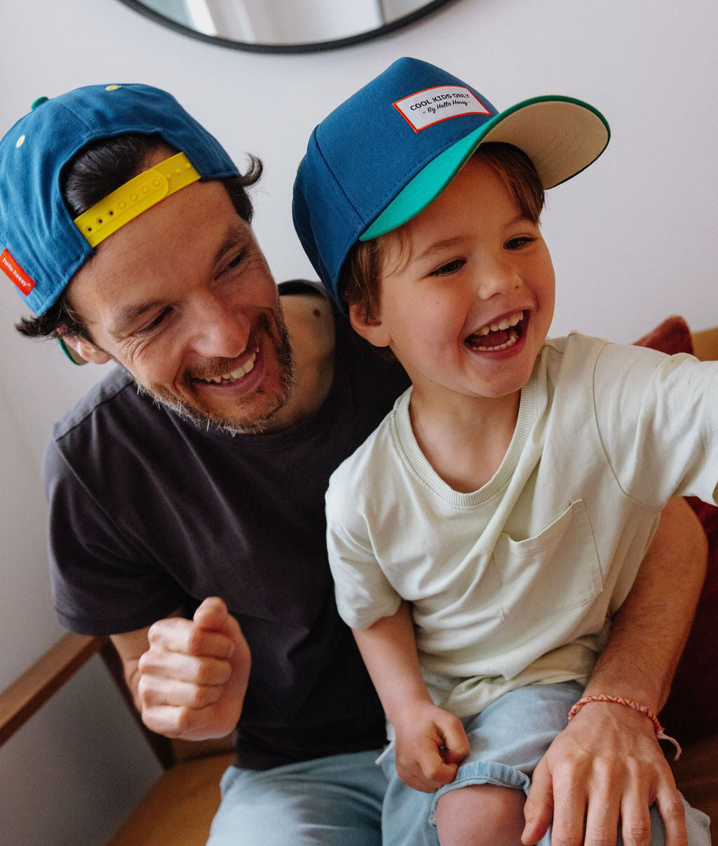 Duo papà bambino cappellini blu visiera curva patch stampato Hello Hossy