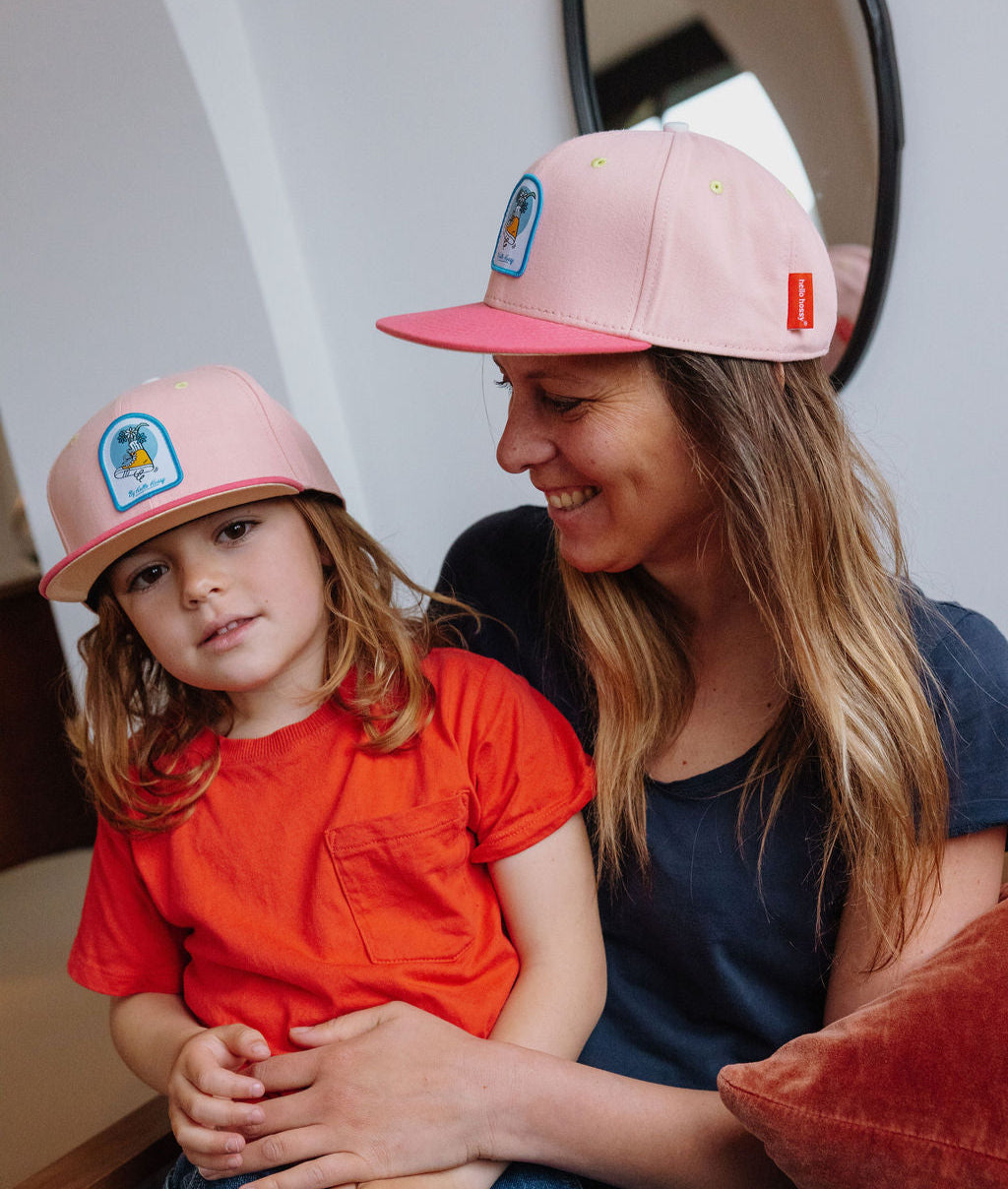 Duo mamma-bambino di cappellini rosa, patch fiori, visiera piatta Hello Hossy