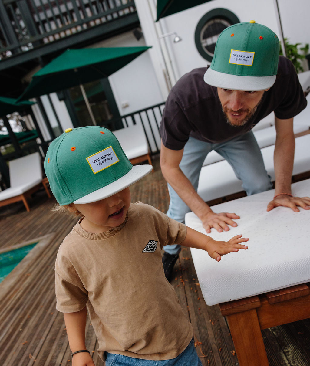 Duo papà bambino cappellini verde visiera piatta patch Hello Hossy