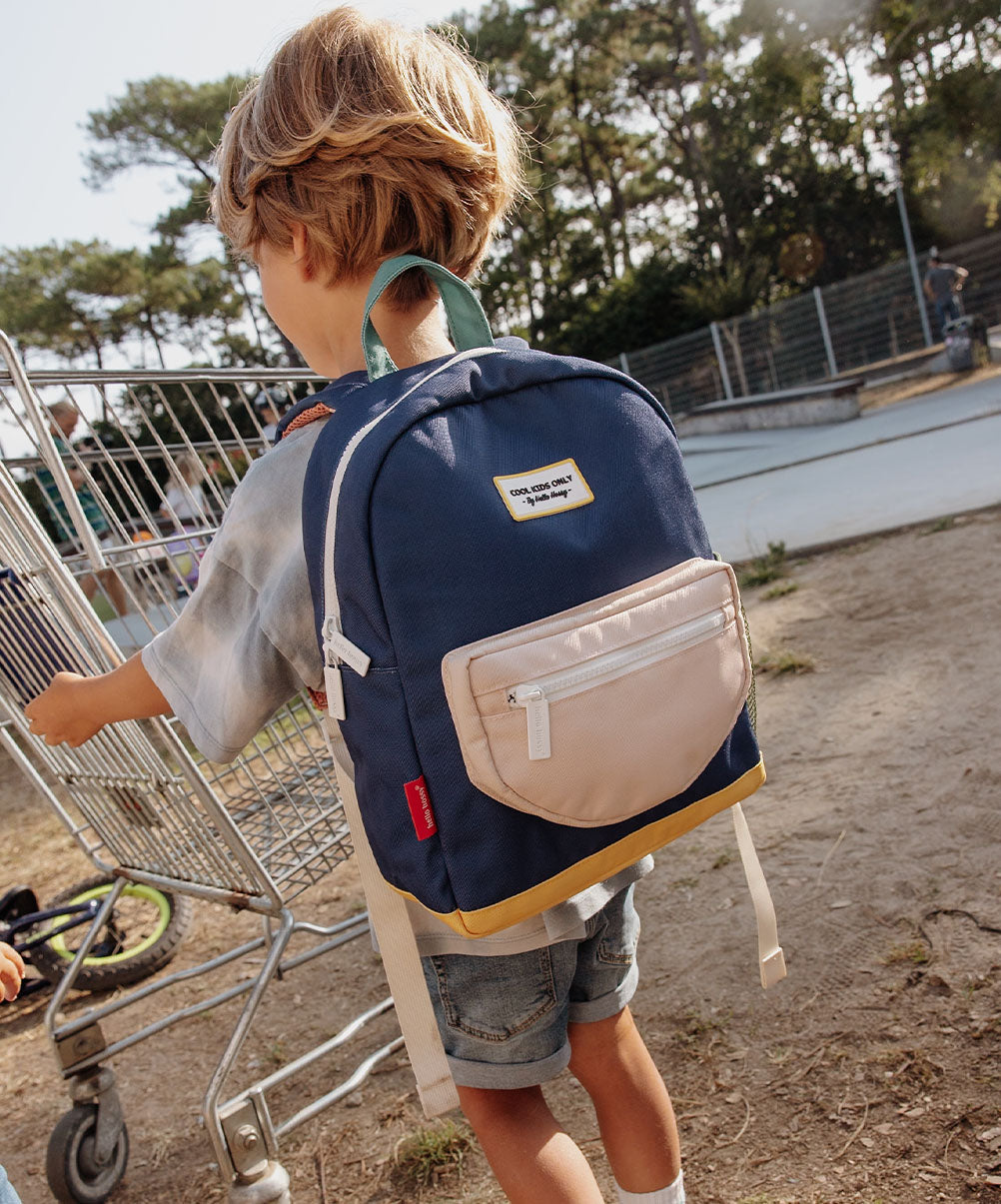 Zaino per bambini blu con tasca Beige, base gialla e patch Hello Hossy