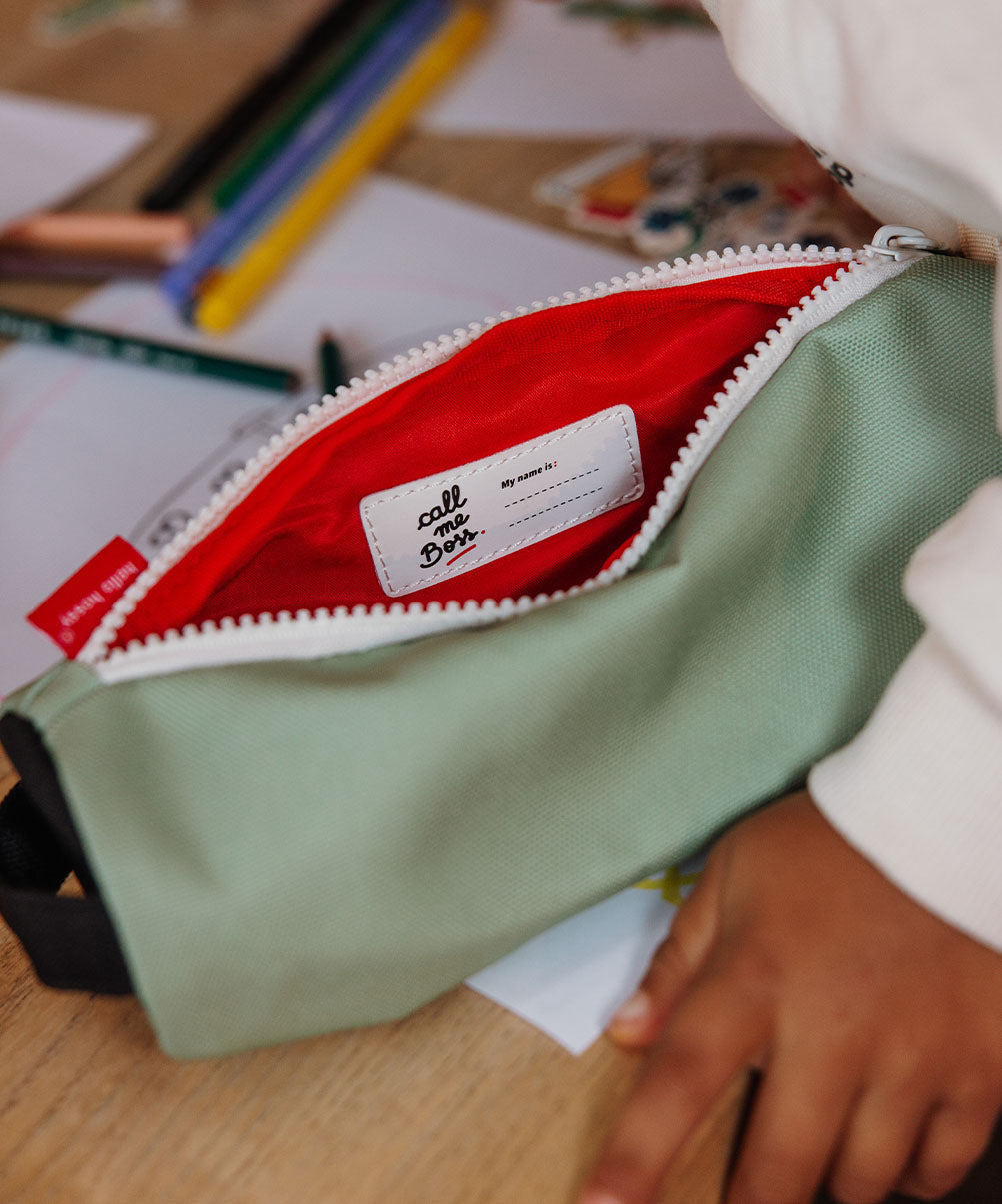 Astuccio scolastico bambino verde interno rosso con doppia cerniera Hello Hossy