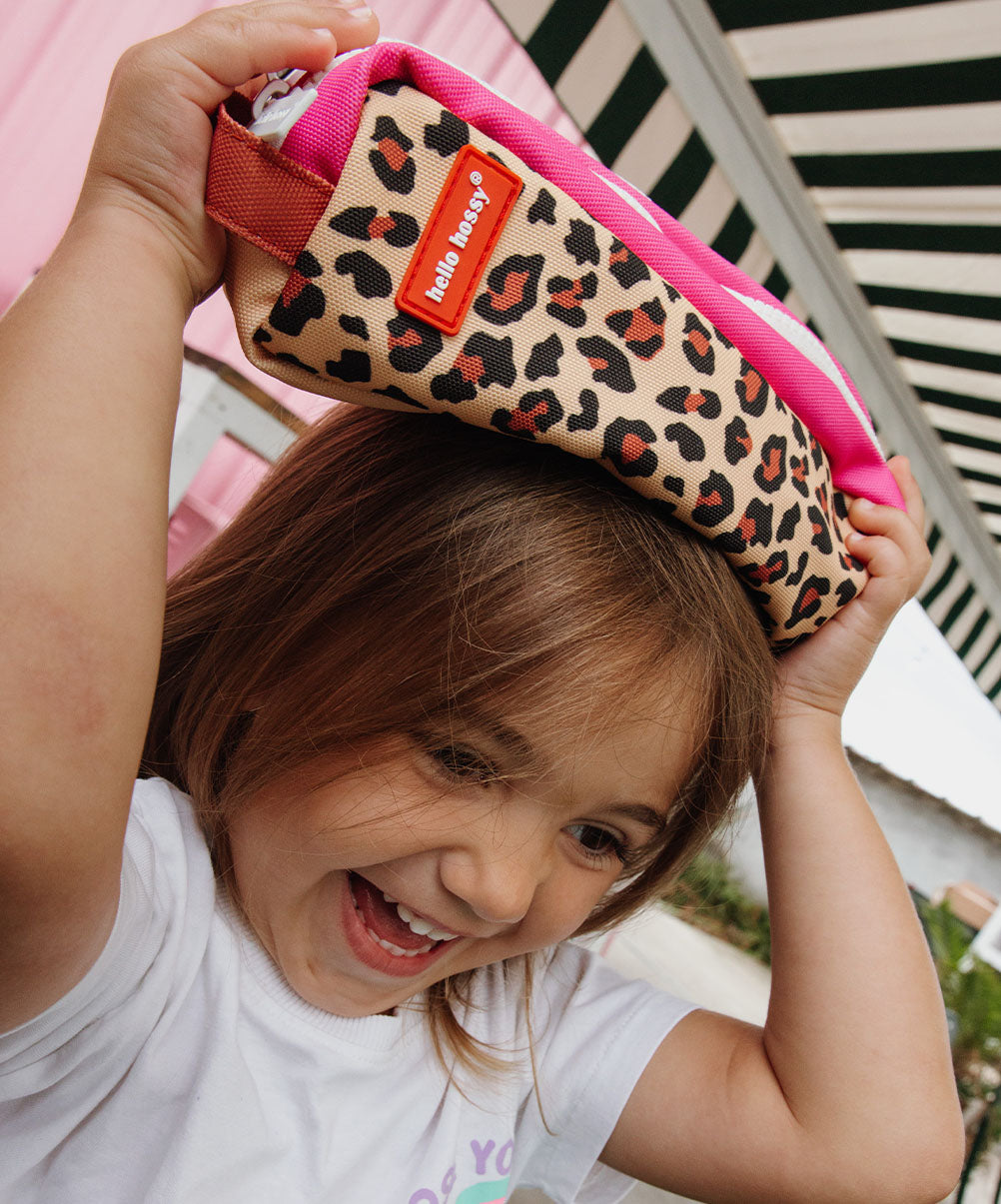 Astuccio scolastico per bambini beige con stampa leopard e interno rosa Hello Hossy