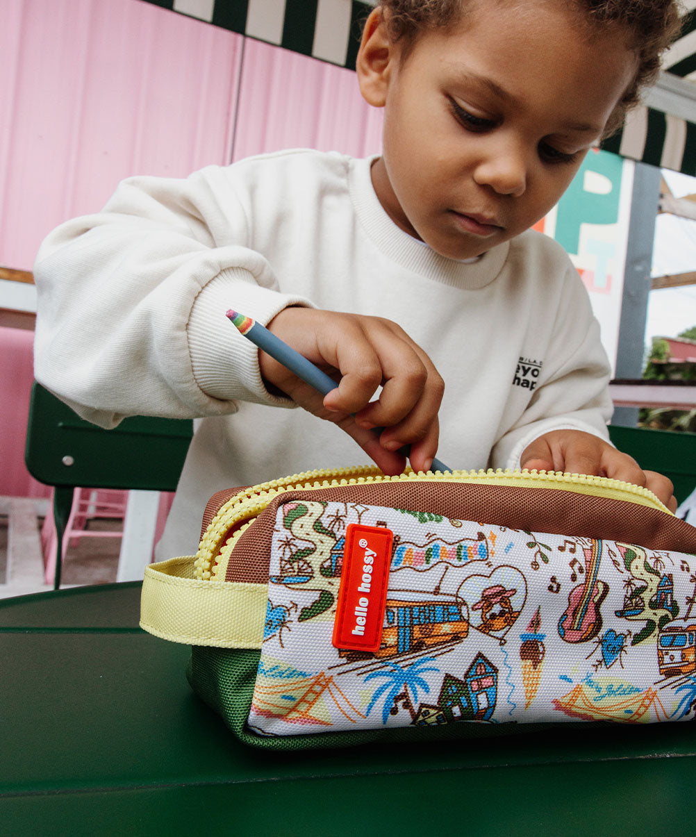 Astuccio scolastico bambino marrone e crema con motivo viaggio USA, doppia zip Hello Hossy