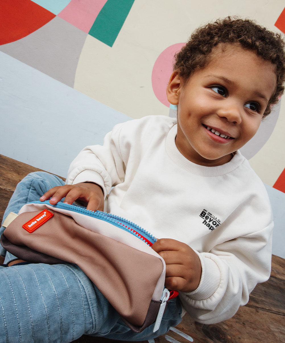 Astuccio scolastico bambino marrone con doppia zip, dettaglio blu Hello Hossy