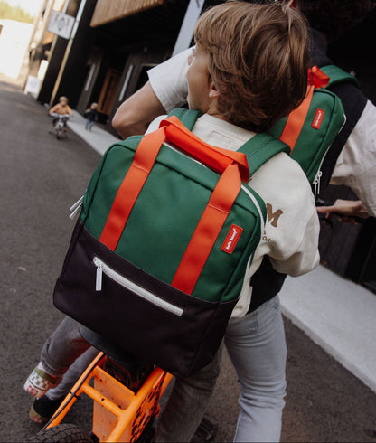 Zaino per bambini verde, manici arancioni, tasca con zip Hello Hossy