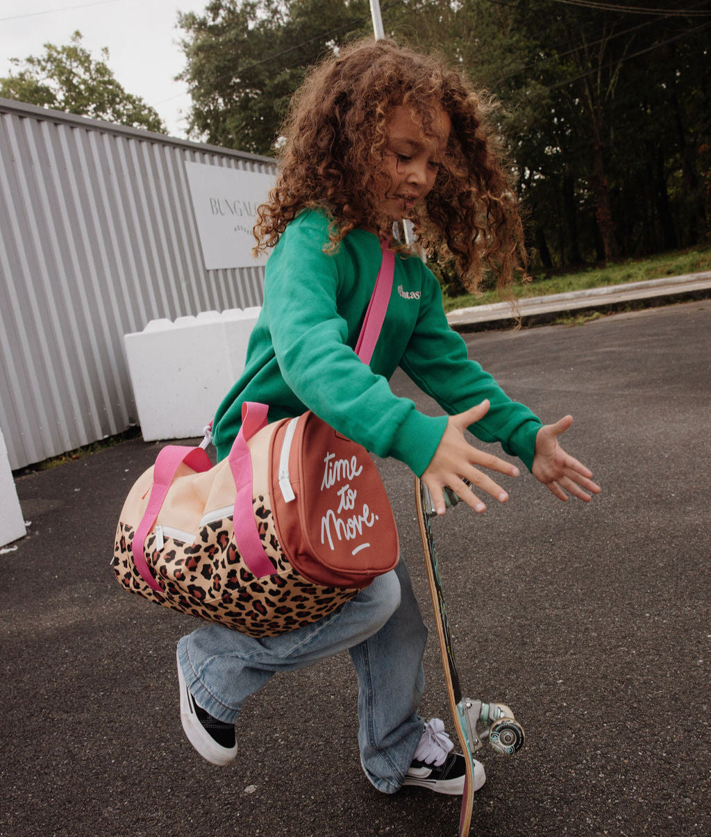 Borsa sportiva per bambini beige con stampato leopard, manici rosa, dettaglio zip Hello Hossy