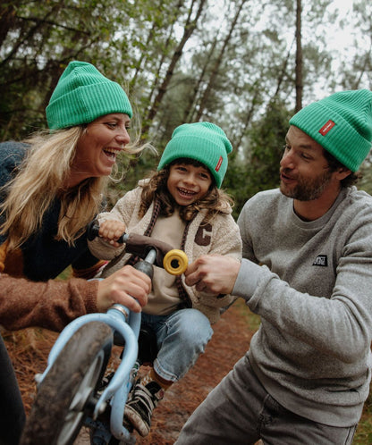 Berretti verdi con risvolto per bambini e adulti, famiglia coordinata Hello Hossy