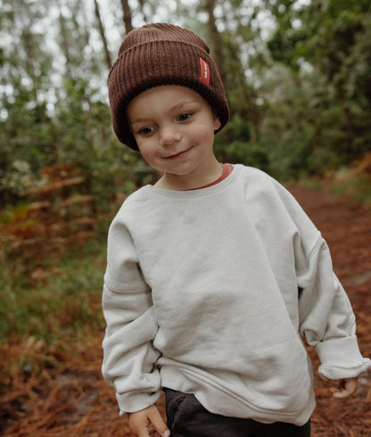 Berretto bambino marrone in maglia con etichetta cucita Hello Hossy