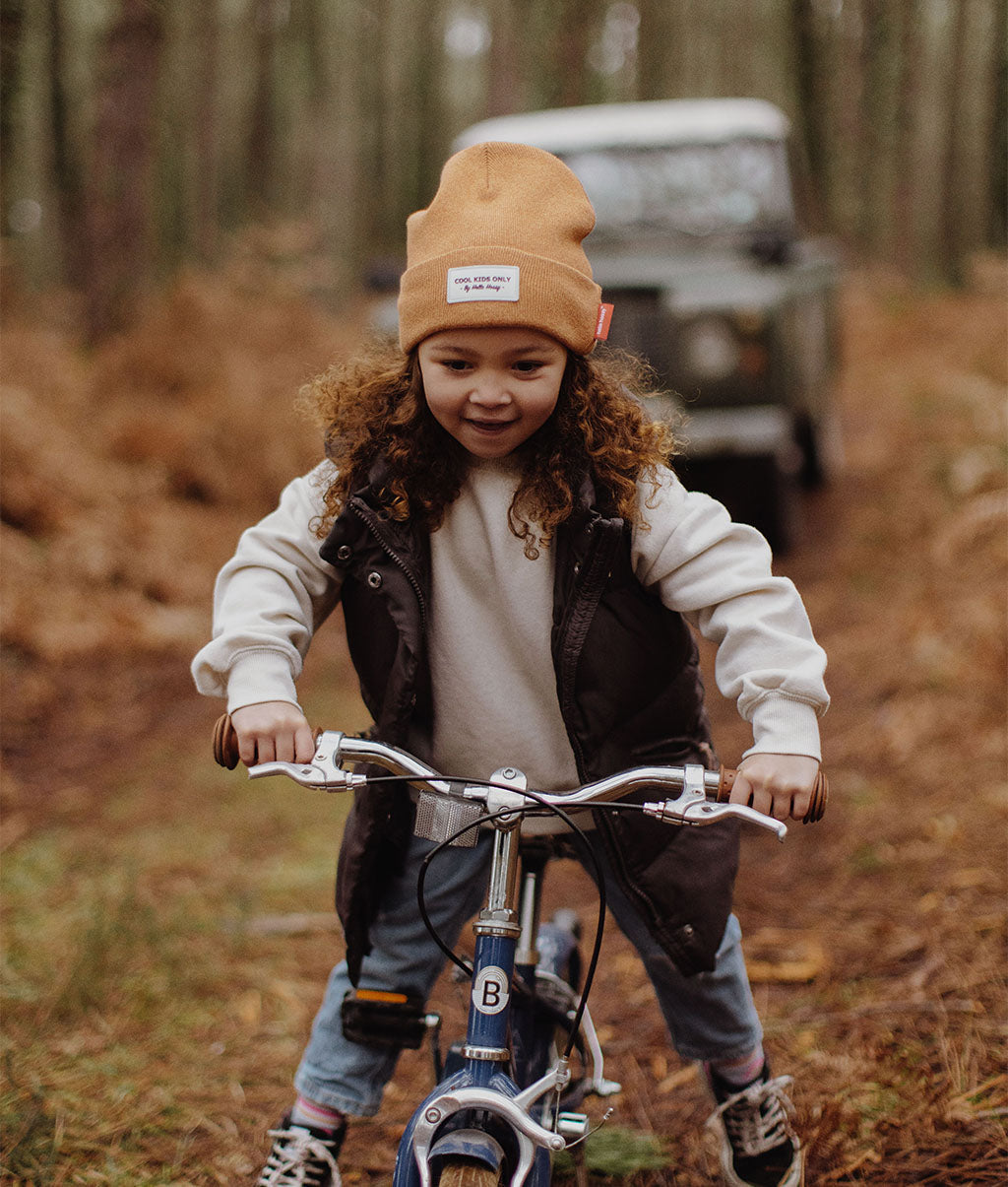 Berretto per bambino marrone con ricamo Hello Hossy