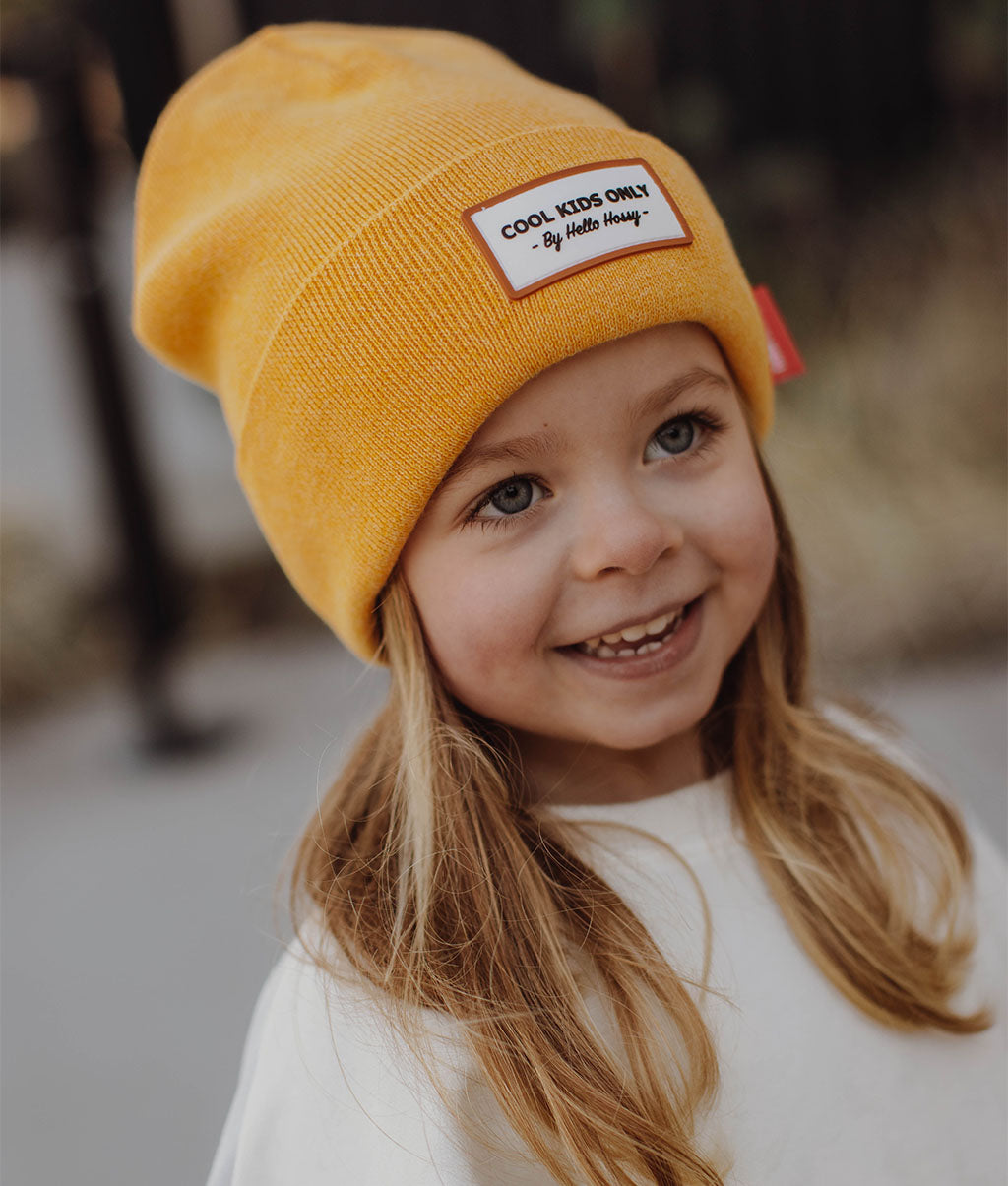Berretto bambino giallo ricamo testo Hello Hossy