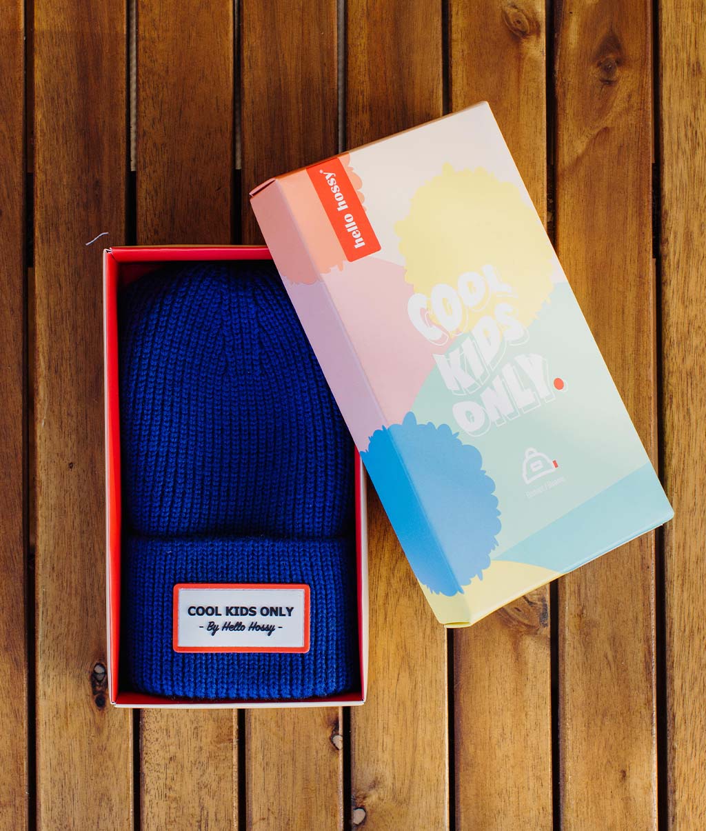 Berretto blu per bambini con bordo risvoltato e ricamo Cool Kids Only Hello Hossy