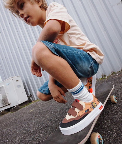 Sneakers bambino marroni e beige, motivo mascotte bicicletta, suola bianca Hello Hossy