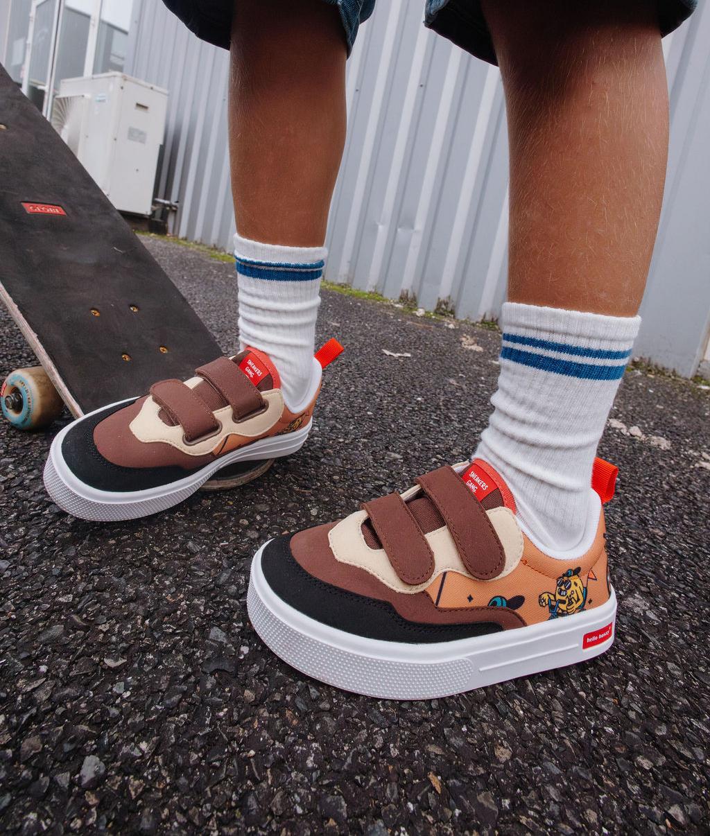 Sneakers bambino marroni e nere, motivo Mascotte bicicletta, chiusure a strappo Hello Hossy