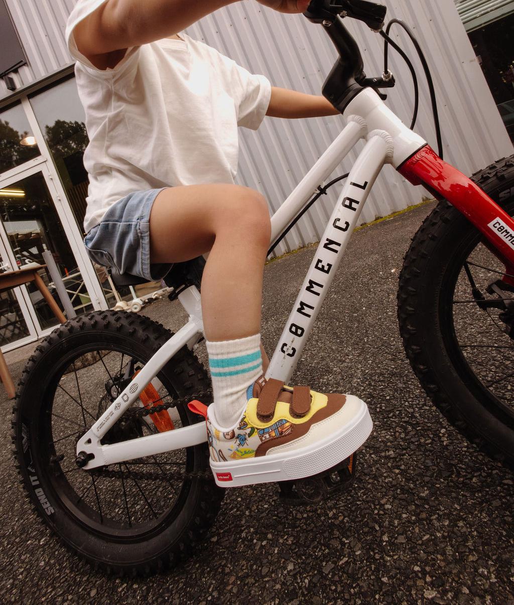 Sneakers bambino crema marrone motivo viaggio strappi Hello Hossy