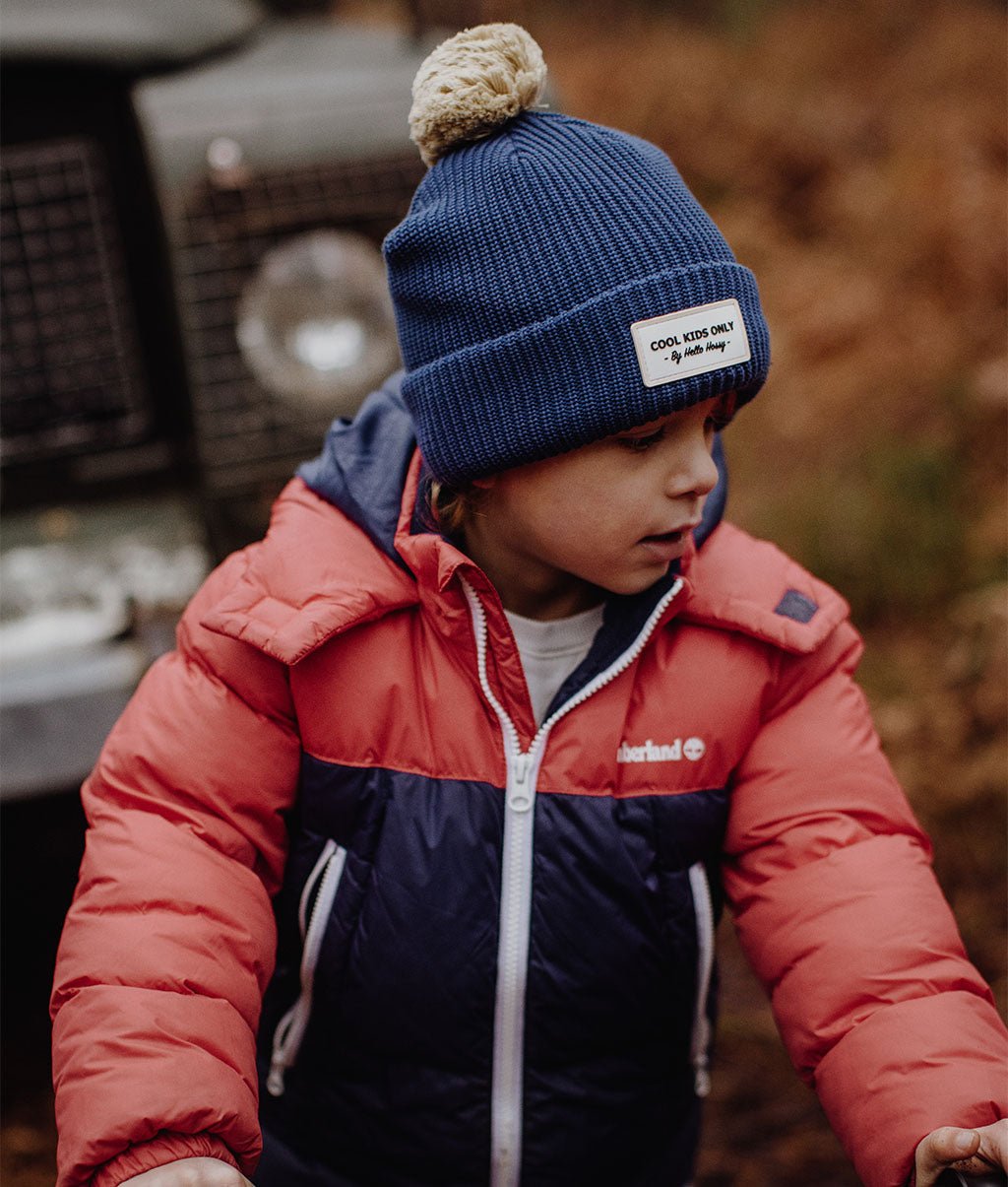Berretto bambini Color Block Night, con pompon, fodera in pile, cotone biologico, da 9 mesi, Cool Kids Only!