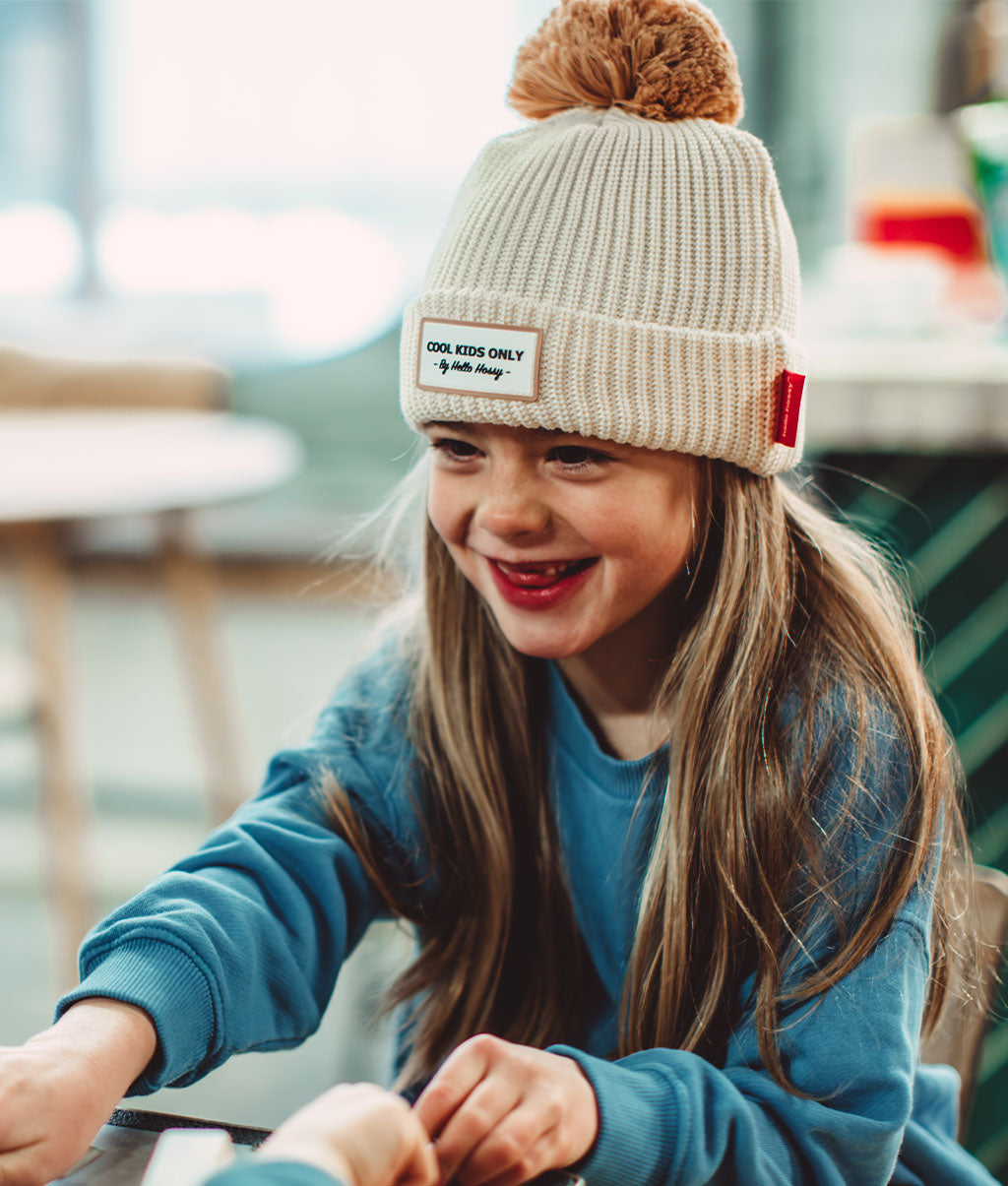 Berretto Bambini Color Block Sandy, con pompon, fodera in pile, cotone biologico, da 9 mesi, Cool Kids Only!