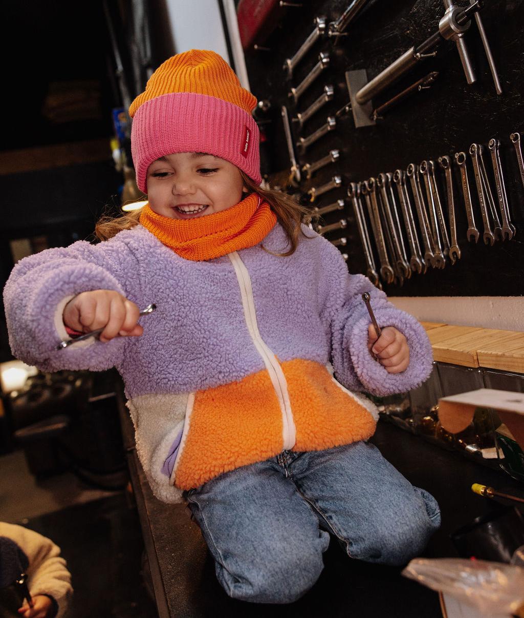 Bambina con berretto in maglia Flow Indie - foto lifestyle - Hello Hossy