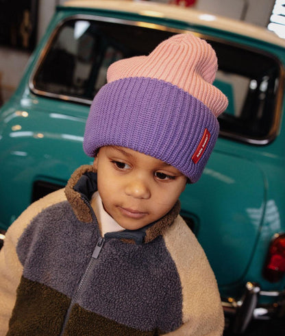 Berretto in maglia Flow Maya indossato da un bambino – vista frontale – Hello Hossy