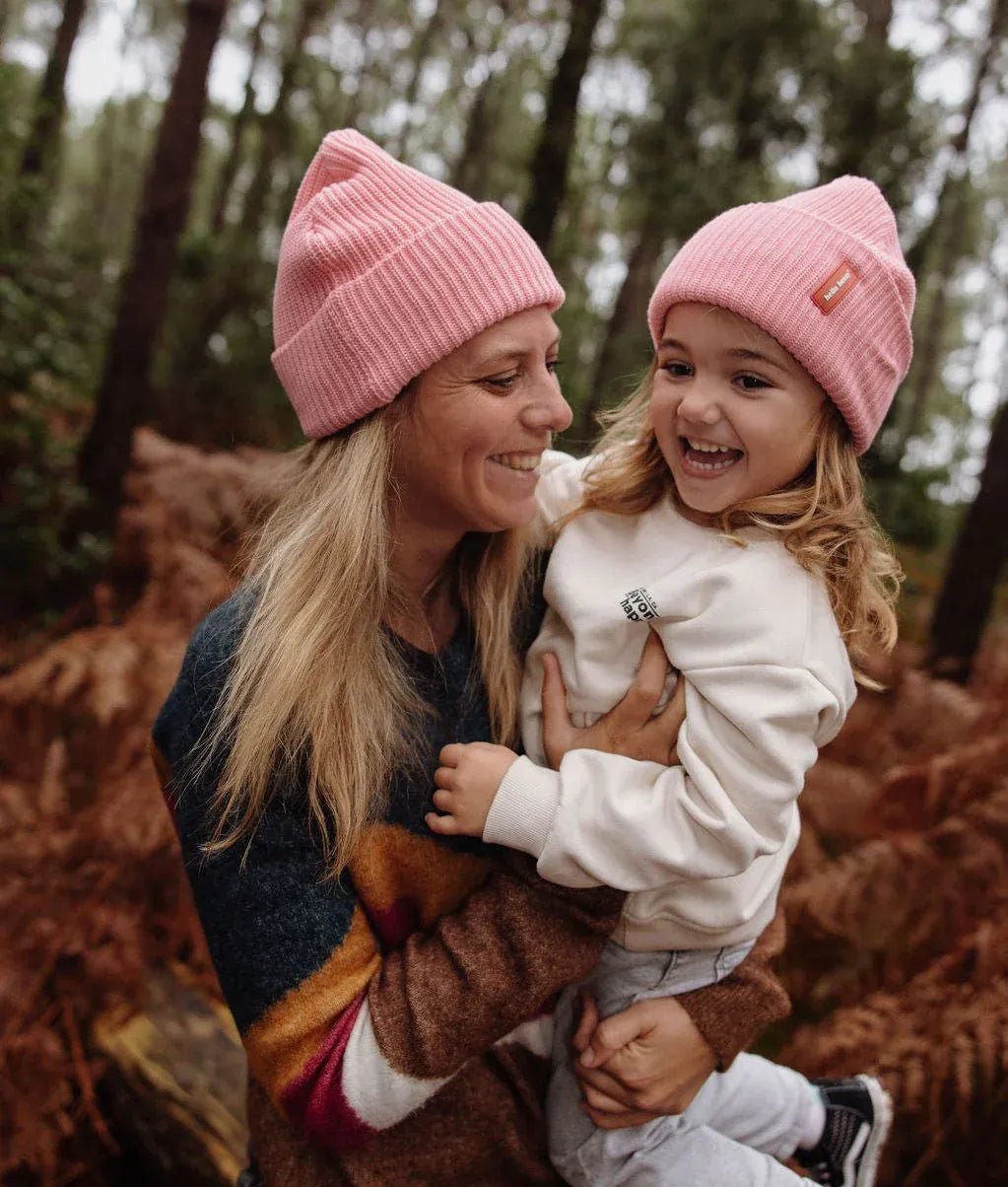 Duo mamma-bambino con berretto in maglia Flow Pink - foto lifestyle - Hello Hossy