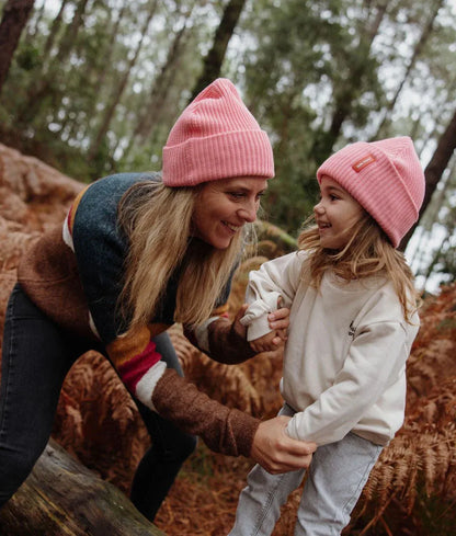 Duo mamma-figlia con il berretto in maglia Flow Pink – look casual – Hello Hossy