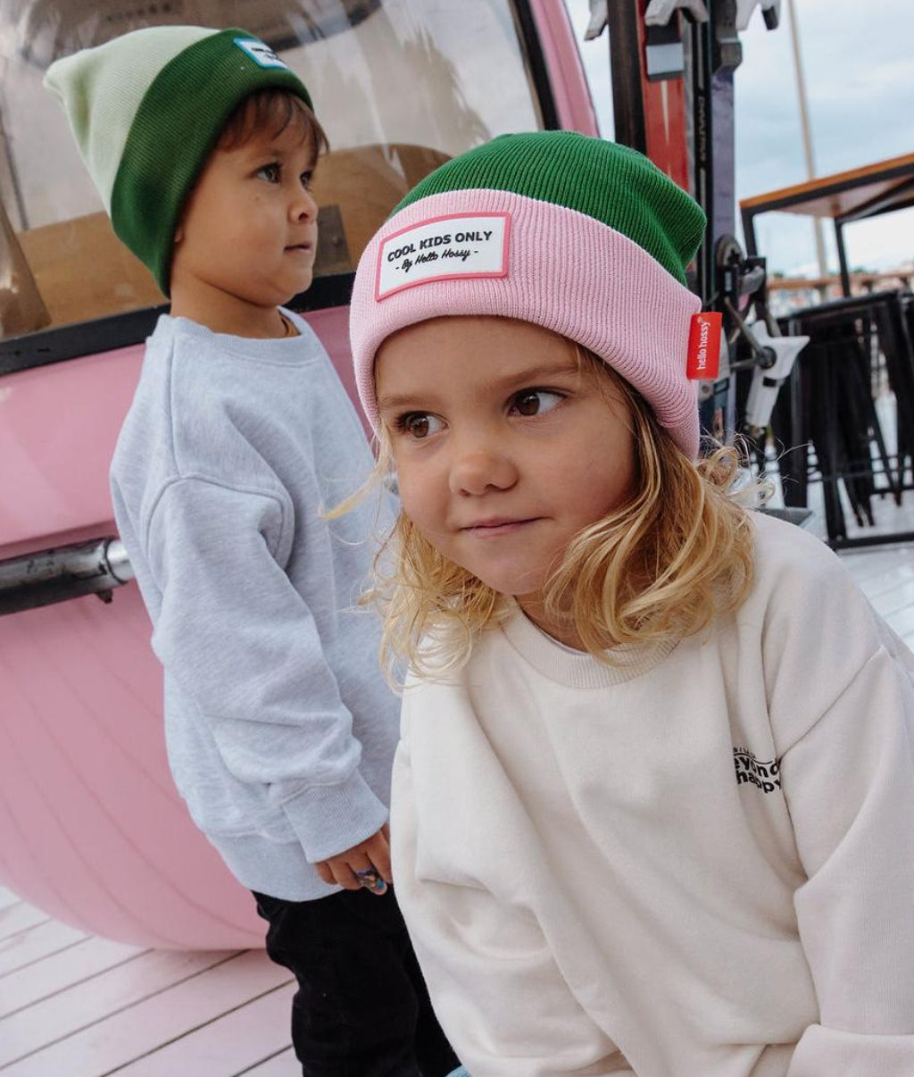 Berretto bambino duo verde e rosa con ricamo Cool Kids Only Hello Hossy