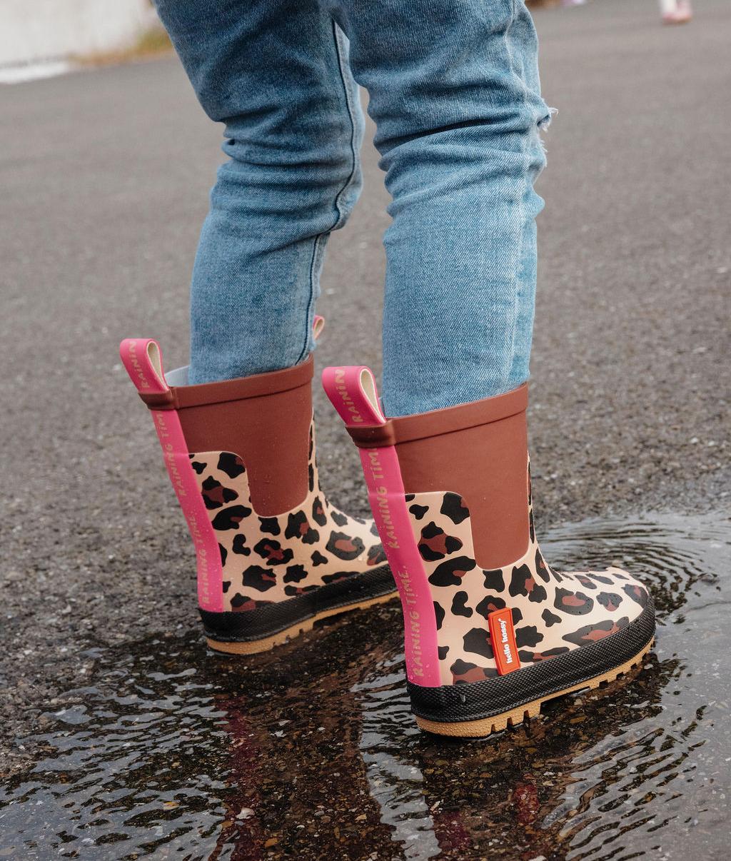 Stivali da pioggia per bambini stampati leopard marrone nero con dettagli rosa Hello Hossy