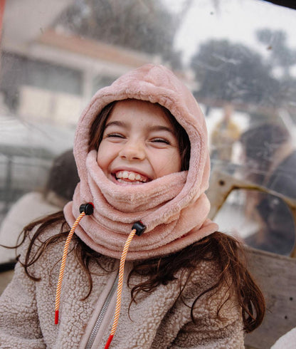 Bambino con passamontagna in pile Warmy Pink – foto lifestyle – Hello Hossy