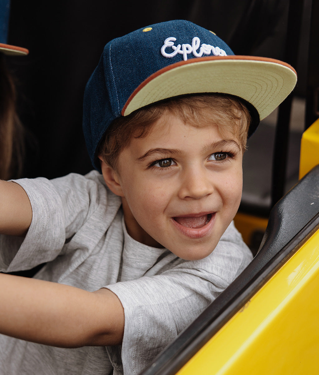 Cappellino genitori e bambini Jean Explorer, visiera piatta, cotone biologico, certificato Oeko-Tex, dai 9 mesi, Cool Kids Only!