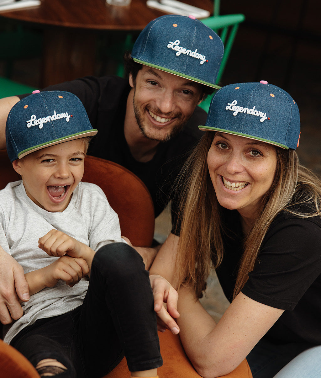 Cappellino genitori e bambini Jean Legendary, visiera piatta, cotone biologico, certificato Oeko-Tex, dai 9 mesi, Cool Kids Only!