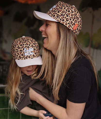Cappellino Mamme-Bambini Leopard #6, visiera curva, matchy-matchy, eco-responsabile, dai 9 mesi, Cool Kids Only !