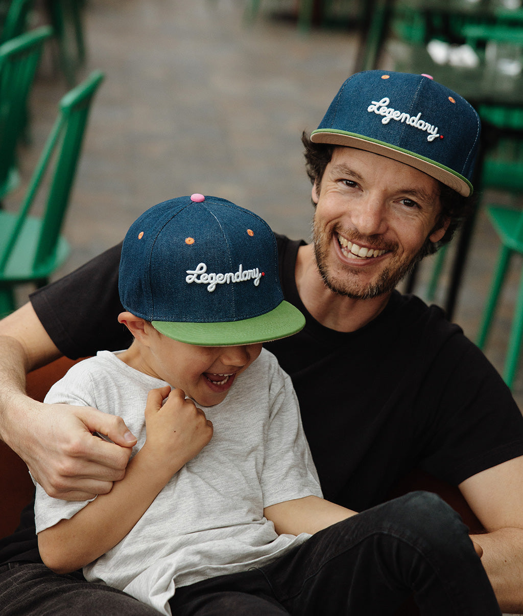 Cappellino papà-bambini Jean Legendary, visiera piatta, cotone biologico, certificato Oeko-Tex, dai 9 mesi, Cool Kids Only!