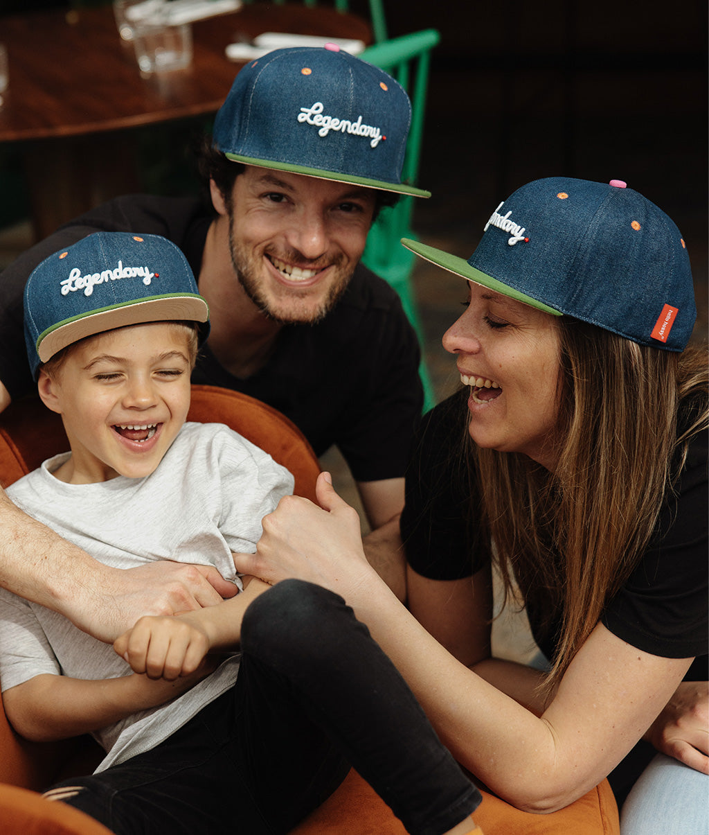 Cappellino genitori e bambini Jean Legendary, visiera piatta, cotone biologico, certificato Oeko-Tex, dai 9 mesi, Cool Kids Only!