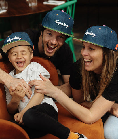 Cappellino genitori e bambini Jean Legendary, visiera piatta, cotone biologico, certificato Oeko-Tex, dai 9 mesi, Cool Kids Only!