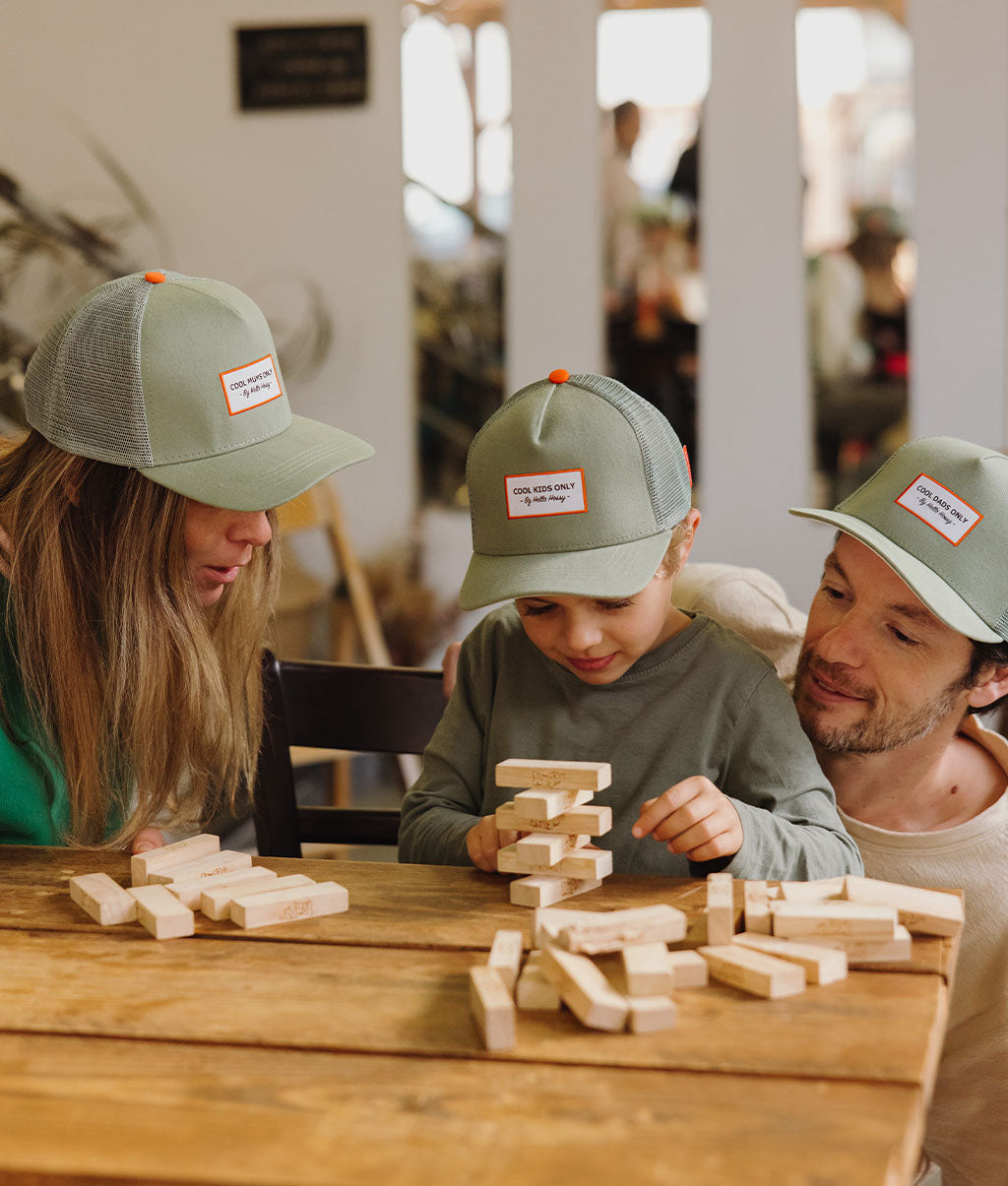 Cappellino genitori e bambini Mini Olive, stile Trucker, matchy-matchy, eco-responsabile, dai 9 mesi, Cool Kids Only !