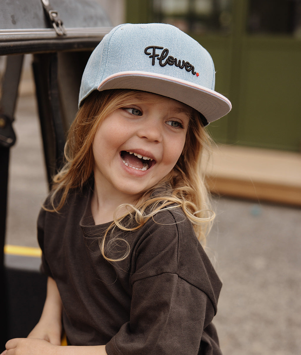 Cappellino Genitori e Bambini Jean Flower, visiera piatta, cotone biologico, certificata Oeko-Tex, dai 9 mesi, Cool Kids Only !