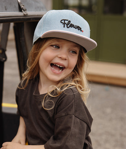 Cappellino Genitori e Bambini Jean Flower, visiera piatta, cotone biologico, certificata Oeko-Tex, dai 9 mesi, Cool Kids Only !